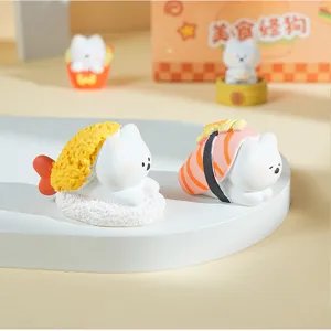 Gros plan détaillé de mignonnes figurines miniatures en résine de chien sushi pour déco.