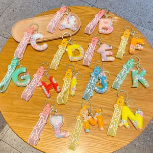 Kreativer gefüllter Buchstaben Schlüsselanhänger niedliche bunte Perlen Taschen Anhänger