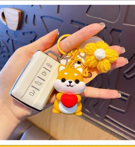 Gedetailleerd overzicht van de schattige Shiba Inu sleutelhanger met rood hart en gebreide bloem.
