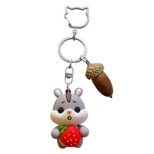 Porte-clés hamster dessin animé mignon avec fraise et gland, idéal pour sac à main.