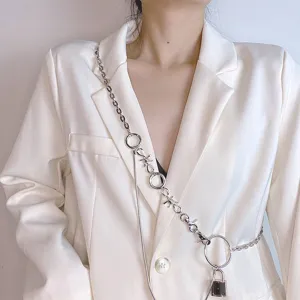 Punk-Stil Metall Taillenkette Körper Schmuck Zubehör mit Ringen und kleinem Schlossanhänger.
