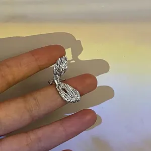 Unique wing ear cuff for women non pierced ear bone clip fashion niche design delicate jewelry detail
