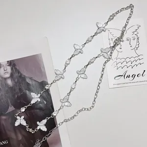 Elegante vlinder metalen kettingriem voor dames, modieus zomerjurk accessoire en sieraden.