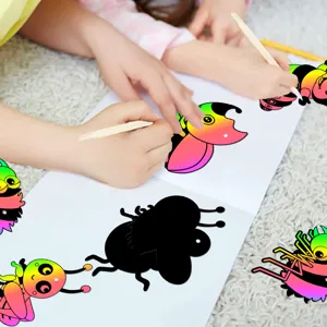 Tarjetas de Rascar DIY Tema de Insectos para Niños Pintura Mágica de Arcoíris con Lápiz de Madera Cinta para Fiesta de Cumpleaños