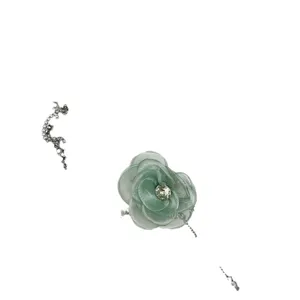 Minzgrüne Organza Blumen Halskette mit Kristall Mitte, süsser Feenstil Choker Hauptbild.