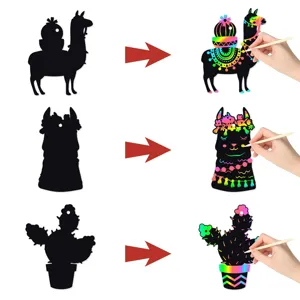 Cactus alpaca DIY set de tarjeta para rascar, muestra silueta negra y efecto colorido.