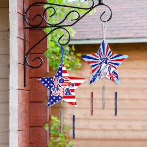 Nahaufnahme der amerikanischen Unabhängigkeitstag Stern Windspiele mit festlichem Design.