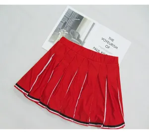 Rode geplooide cheerleader rok met witte afwerking, stijlvolle punk tennisrok voor dames.