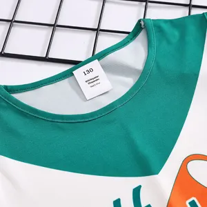 Dettaglio costume cheerleader per bambini, tuta sportiva collo rotondo verde 130 cm.