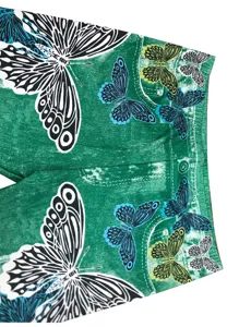 Leggings de mujer verdes efecto vaquero con estampado de mariposas, corte ajustado talle alto.