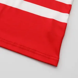 Dettaglio gilet da animazione per bambini tessuto a righe rosso e bianco primo piano