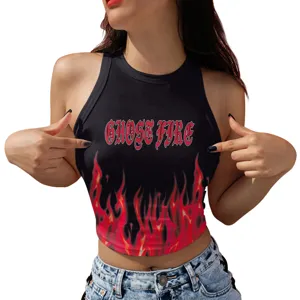 Κομψό μαύρο γυναικείο crop top με εντυπωσιακές κόκκινες φλόγες και ωραίο τυπωμένο κείμενο.