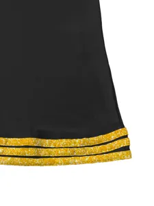 Cheerleader rok zoom detail zwart met gouden glinsterende strepen voor optreden.