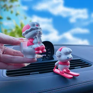 Niedliche Harz Cartoon Auto Armaturenbrett Ornament, lustige Toilette Skifahren Puppe.