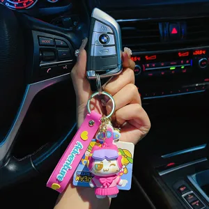 Portachiavi per auto con simpatico pilota dei cartoni animati e ciondolo rosa, accessorio borsa.
