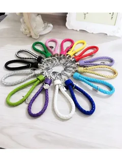 Portachiavi in pelle intrecciata colorata fatto a mano, elegante anello per chiavi auto e borsa.
