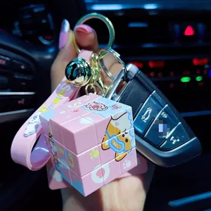 Joli porte-clés cube de Rubik miniature avec sangle et cloche, pendentif de puzzle de dessin animé.