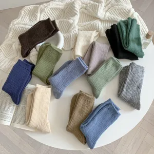 Gemütliche Woll-Mittelsocken in verschiedenen Unifarben, weiche warme Winter-Frotteesocken.