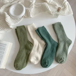 Wickelbare Wollsocken für den Winter, dicke gerippte Socken, weich und warm, Detailaufnahme.