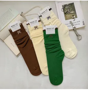 Chaussettes empilées à volants brodées de nœuds mignons pour femmes automne hiver