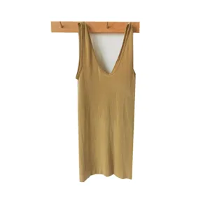 Canotta termica in maglia giallo senape da donna, scollo a V smanicato vista principale
