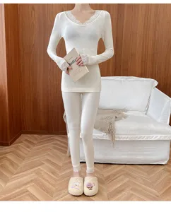 Detailed showcase of the white thermal underwear set featuring delicate lace trim details.