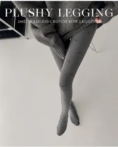 Leggings peluche da donna con 240D cavallo senza cuciture e stampa di fiocchi.
