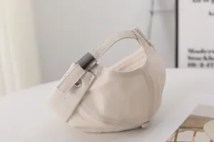Bonnet docker en coton uni pour hommes et femmes, coiffe sans bord élégante avec boucle métallique.