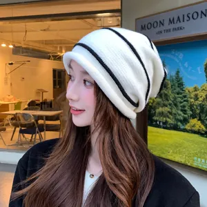 Berretto in maglia autunno inverno da donna, stile coreano cappello caldo pullover con righe nere.