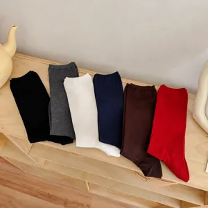 Feine gekämmte Wollstapelsocken für Damen, kuschelige lange warme Strümpfe einfarbig.