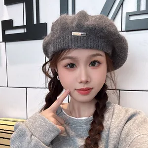 Japanese winter knit beret for women, sweet style, warm and fashionable painter hat detail.