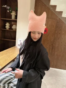 Elegante gorro de punto con orejas de gato rosas para mujeres, cómodo sombrero de invierno.