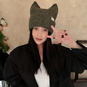 Gorro de punto orejas de gato verde oscuro para mujer, gorro de lana de invierno cálido con etiqueta.
