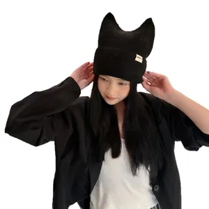 Gorro de punto negro con orejas de gato para mujer, gorro de invierno cálido y elegante.