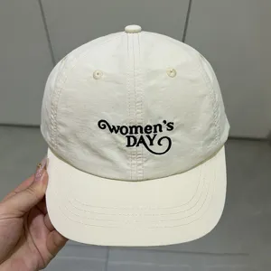 Gorra de béisbol minimalista de secado rápido con ala corta para hombres y mujeres, transpirable.