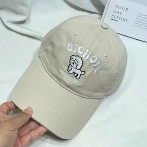 Cappello da baseball in cotone beige con ricamo di cane Bichon carino, ideale per il sole.