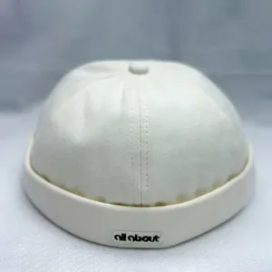 Gorra docker de algodón beige, estilo streetwear japonés vintage, vista detallada.