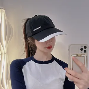 Detail view of the black quick-dry empty-top ponytail baseball cap, perfect for summer sports.