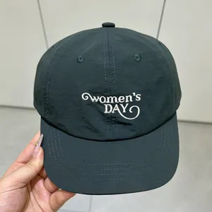 Gorra de béisbol de secado rápido con visiera corta y bordado de letras para primavera verano.