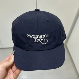 Gorra de béisbol azul oscura de secado rápido con visera corta y bordado blanco casual