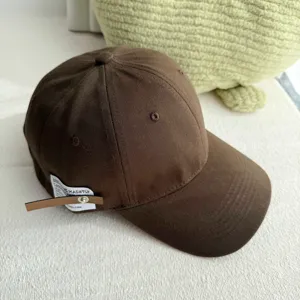 Brown retro baseball cap for autumn winter, soft crown dad hat with side leather label.