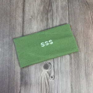 Groene gebreide hoofdband met SSS letters, comfortabel en warm wintermode-accessoire voor vrouwen.
