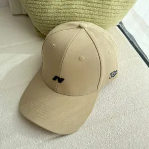Gorra de béisbol bordada elegante, sombrero de sol casual para uso diario y estilo.