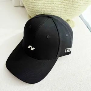 Gorra de béisbol negra con bordado blanco, sombrero de sol casual y elegante para hombres y mujeres.