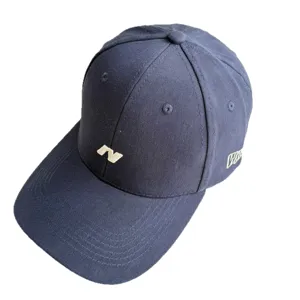 Gorra de béisbol azul marino clásica con bordado N, elegante sombrero de sol de algodón unisex.