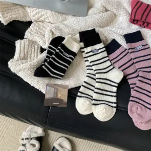 Thickened warm striped women's socks, cozy autumn winter fleece mid-tube casual hosiery.