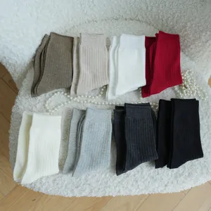 Ribbed cotton women socks set, retro mid-calf casual socks for autumn and winter daily wear.