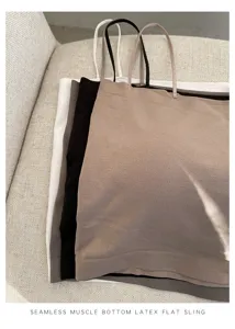 Nahaufnahme des nahtlosen Muskelboden-Latex-Flat-Sling-Top in verschiedenen Farben.