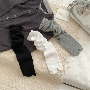 Comfortable split-toe slouch calf socks in black, white, and grey, perfect for casual wear.