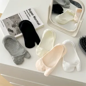 Cotton two-toe low-cut invisible socks, comfortable split-toe design for daily wear new.
